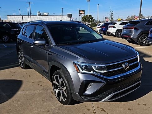 Used 2022 Volkswagen Taos SEL image 3