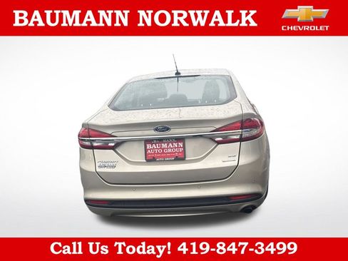 Used 2017 Ford Fusion SE w/ Fusion SE Technology Package FWD image 7