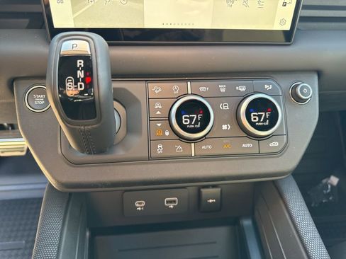 New 2024 Land Rover Defender 90 V8 image 17