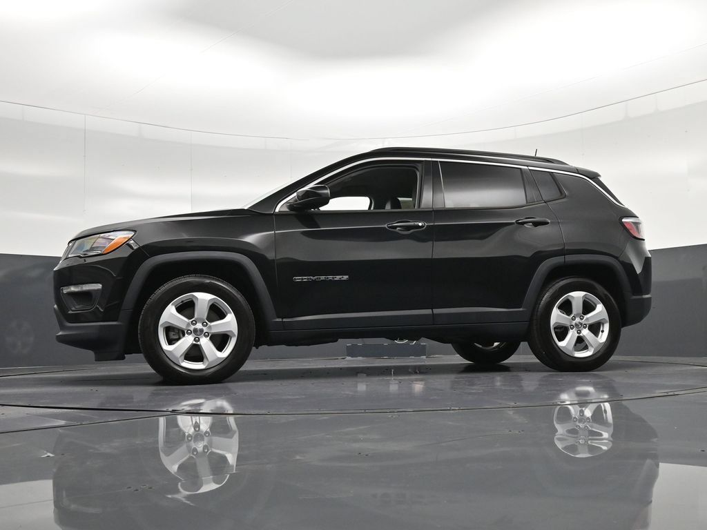 Used 2019 Jeep Compass Latitude FWD image 33