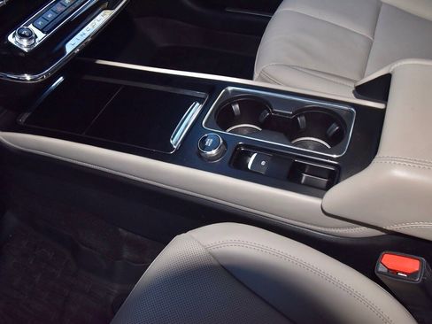 Certified 2025 Lincoln Corsair AWD w/ Equipment Group 101A image 31