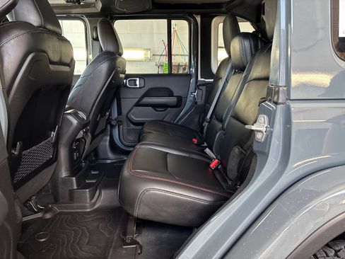 Used 2025 Jeep Wrangler Unlimited Rubicon AWD/4WD image 40