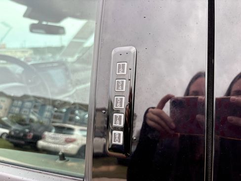 Used 2022 Ford F150 XLT w/ Equipment Group 302A High image 11