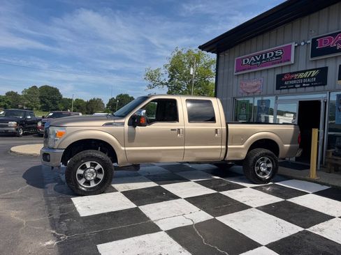 Used 2011 Ford F250 Lariat w/ Lariat Interior Pkg AWD/4WD image 8