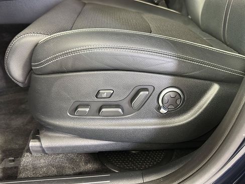 Used 2025 Genesis GV70 3.5T Sport AWD/4WD image 9