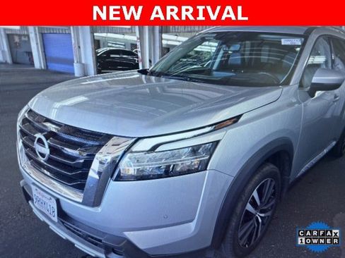Used 2024 Nissan Pathfinder Platinum image 2