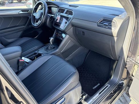 Used 2022 Volkswagen Tiguan SE R-Line image 28
