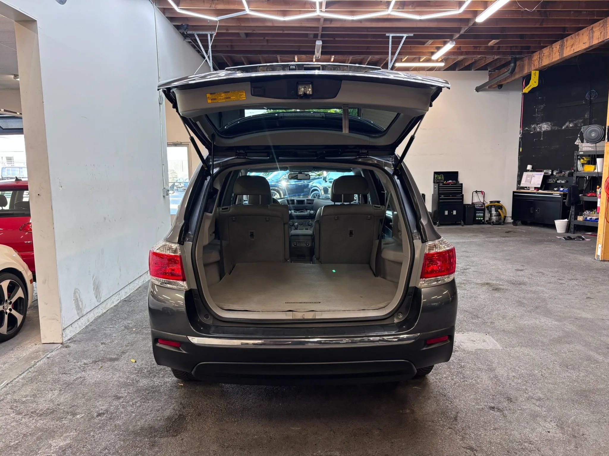 Used 2011 Toyota Highlander SE FWD image 24