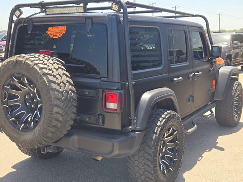 Used 2018 Jeep Wrangler Unlimited Sport AWD/4WD image 3