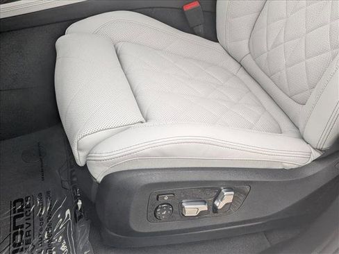 New 2026 BMW X7 xDrive40i w/ Premium Package image 4