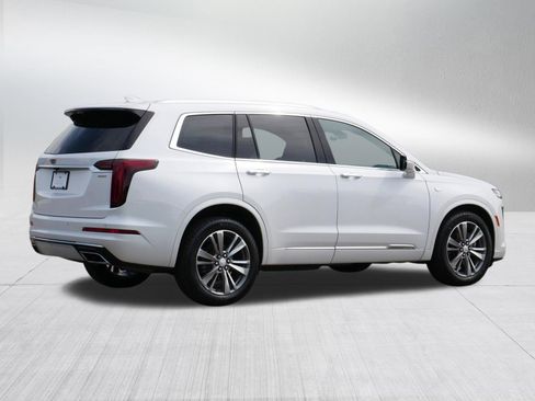 Used 2022 Cadillac XT6 Premium Luxury w/ LPO, Floor Liner Package AWD/4WD image 7
