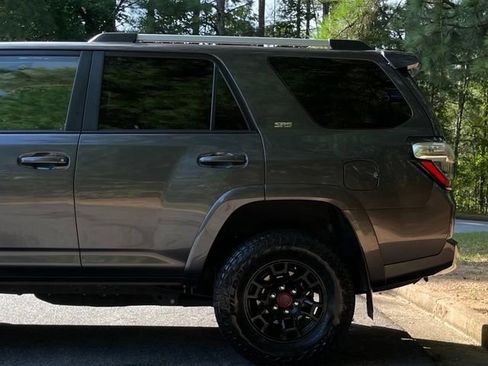 Used 2022 Toyota 4Runner SR5 AWD/4WD image 5
