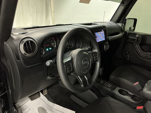 Used 2015 Jeep Wrangler Unlimited Sport w/ Max Tow Package AWD/4WD image 10