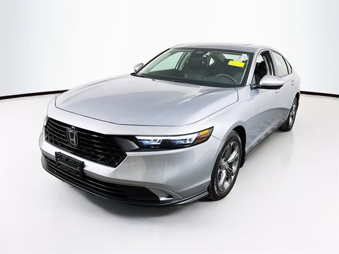 Used 2023 Honda Accord EX image 3