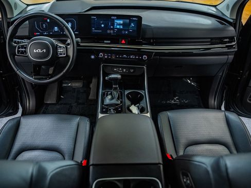 Used 2025 Kia Carnival SX Prestige image 26