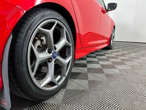 Used 2017 Ford Focus ST FWD image 6