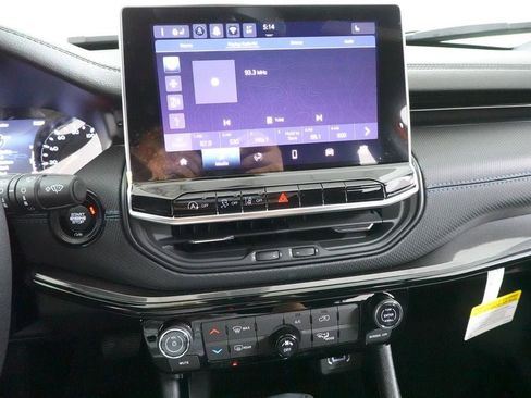 New 2026 Jeep Compass Latitude image 13