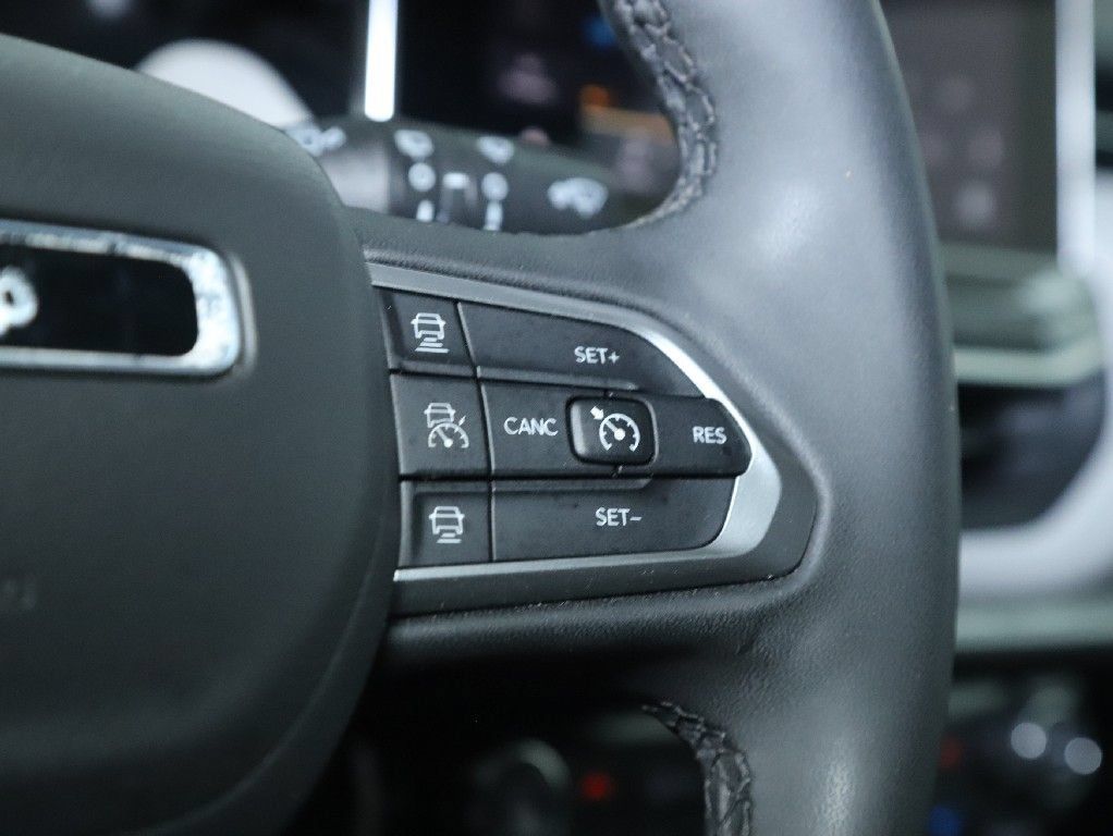 Used 2025 Jeep Compass Limited AWD/4WD image 23