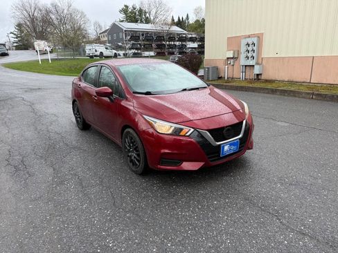 Used 2021 Nissan Versa SV FWD image 2