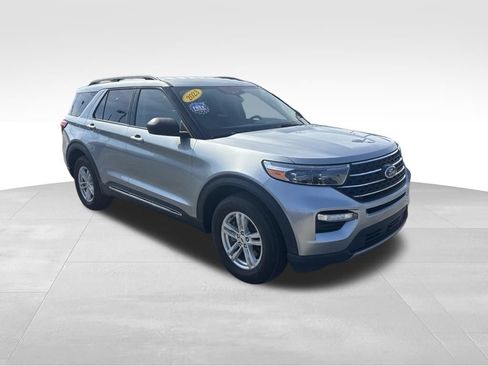 Used 2023 Ford Explorer XLT w/ Equipment Group 202A AWD/4WD image 9
