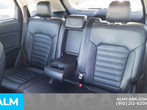 Used 2024 Ford Edge SEL image 17