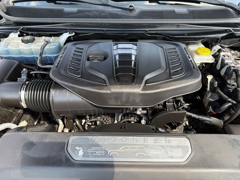 Used 2024 Jeep Wagoneer L Series II RWD image 11