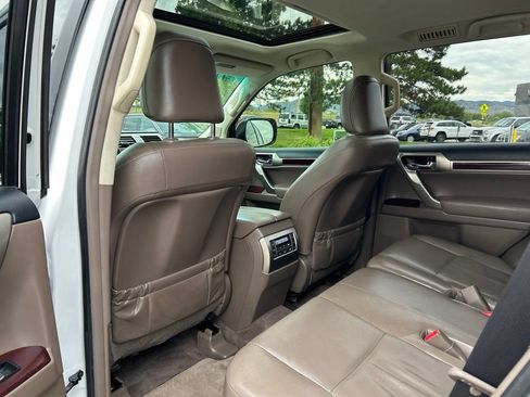 Used 2018 Lexus GX 460 Premium w/ Premium Package AWD/4WD image 22