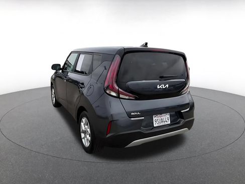 Used 2025 Kia Soul LX w/ LX Technology Package FWD image 11