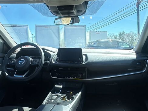 Used 2021 Nissan Rogue SV image 19