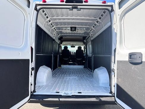 Used 2026 RAM ProMaster 2500 w/ Convenience Group FWD image 9