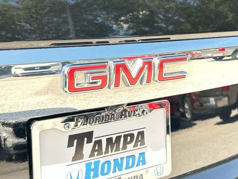 Used 2024 GMC Yukon SLT AWD/4WD image 8
