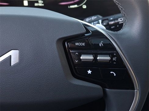 Certified 2023 Kia Niro EX Touring image 23