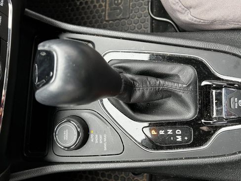 Used 2019 Jeep Cherokee Latitude Plus image 18