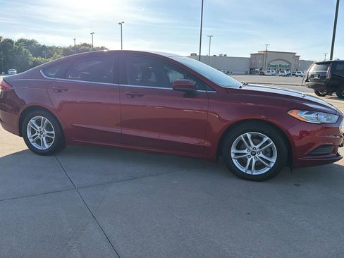 Used 2018 Ford Fusion SE w/ Fusion SE Technology Package FWD image 25