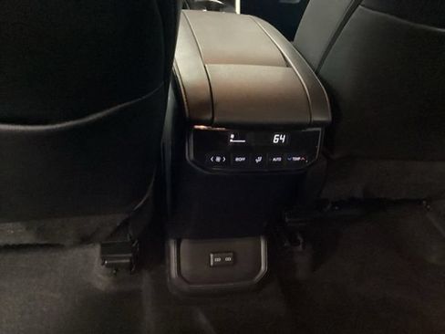 Used 2023 Toyota Highlander XSE AWD/4WD image 13