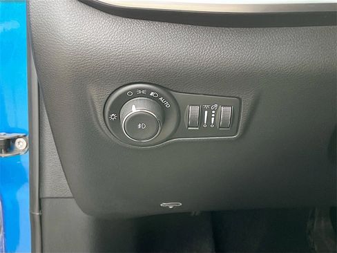 Used 2025 Jeep Compass Latitude image 10