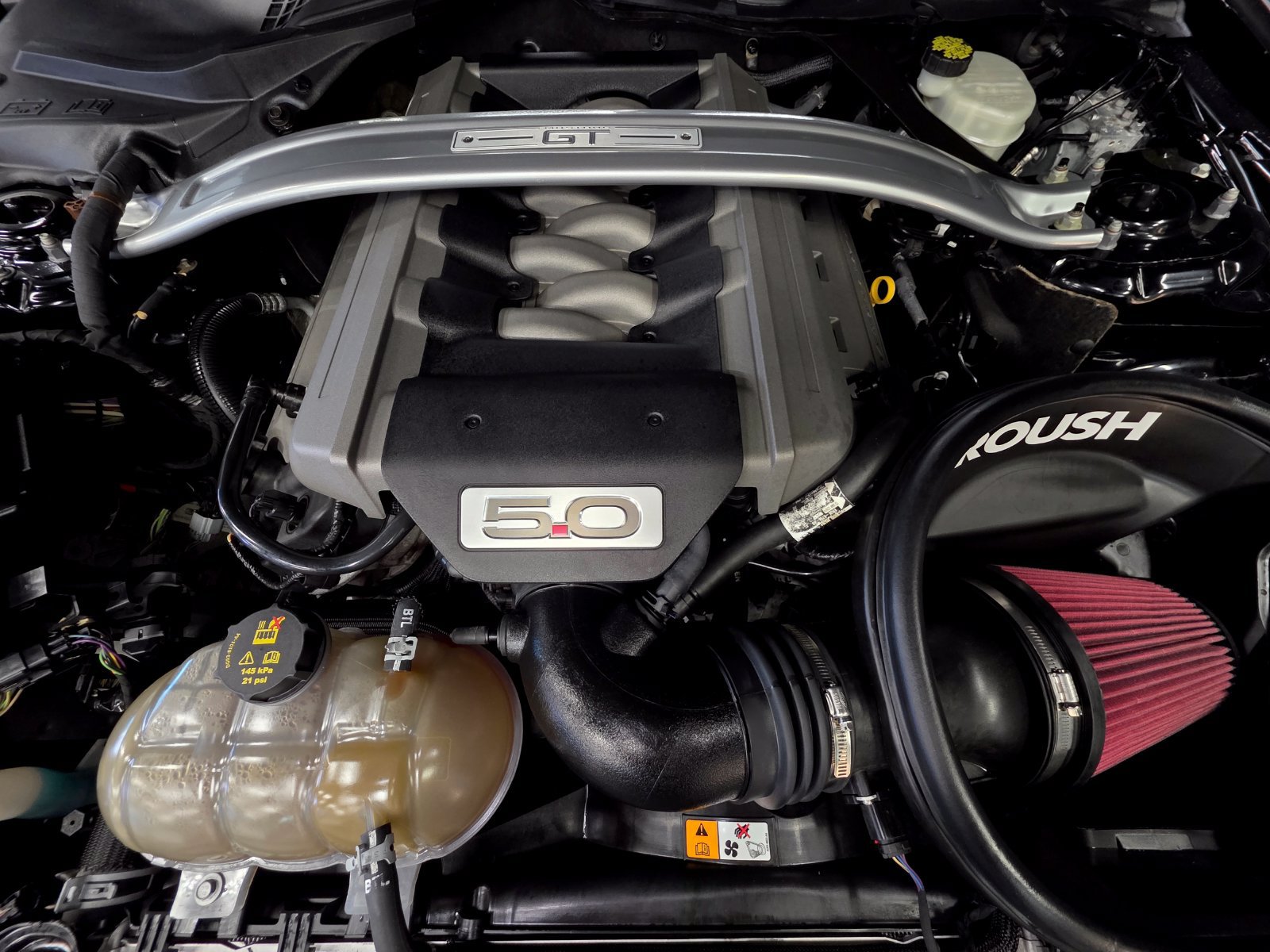 Used 2017 Ford Mustang GT Premium w/ GT Performance Package RWD image 3