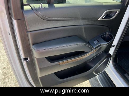 Used 2019 GMC Yukon XL Denali w/ Open Road Package image 21