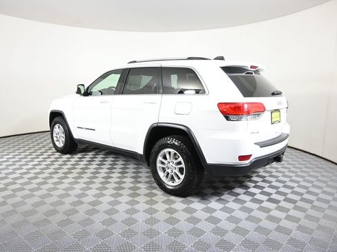 Used 2018 Jeep Grand Cherokee Laredo AWD/4WD image 4