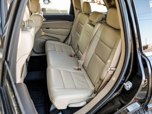 Used 2018 Jeep Grand Cherokee Limited image 48