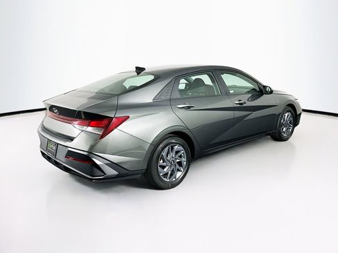 Used 2024 Hyundai Elantra SEL image 9