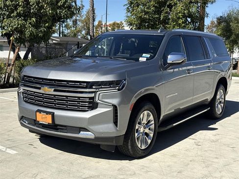Used 2023 Chevrolet Suburban Premier image 7