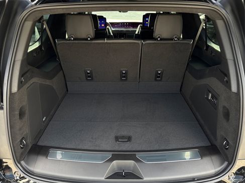 New 2026 Cadillac Escalade ESV Platinum Sport w/ LPO, ONYX Package image 10