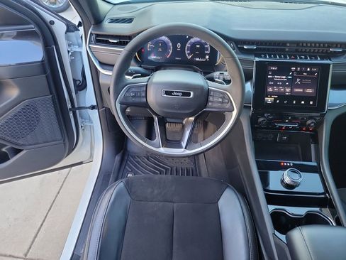 Used 2023 Jeep Grand Cherokee Altitude RWD image 19