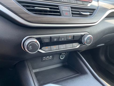 Used 2025 Nissan Altima 2.5 SV FWD image 17