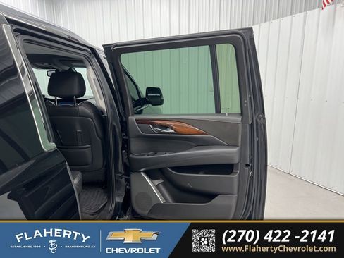 Used 2015 Cadillac Escalade ESV Luxury image 12