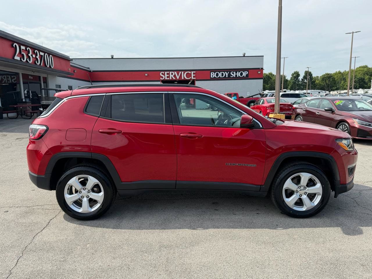 Used 2021 Jeep Compass Latitude w/ Sun and Sound Group AWD/4WD image 2