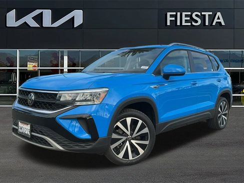 Used 2024 Volkswagen Taos SE image 1