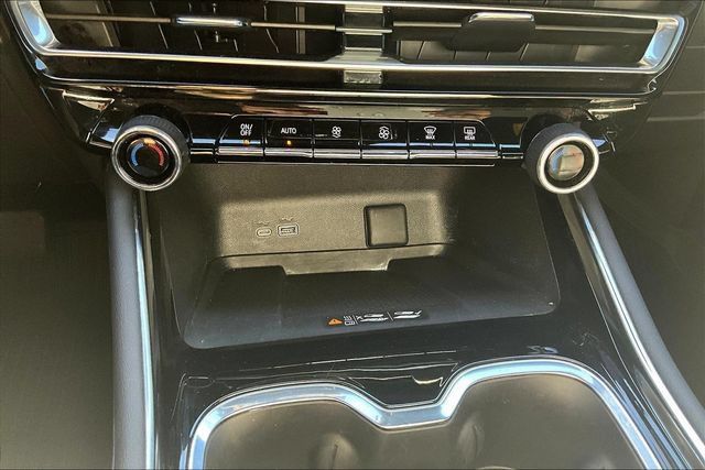 Used 2025 Chevrolet Traverse RS w/ LPO, Floor Liner Package FWD image 16