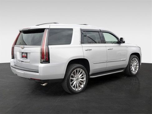 Used 2015 Cadillac Escalade Luxury image 9